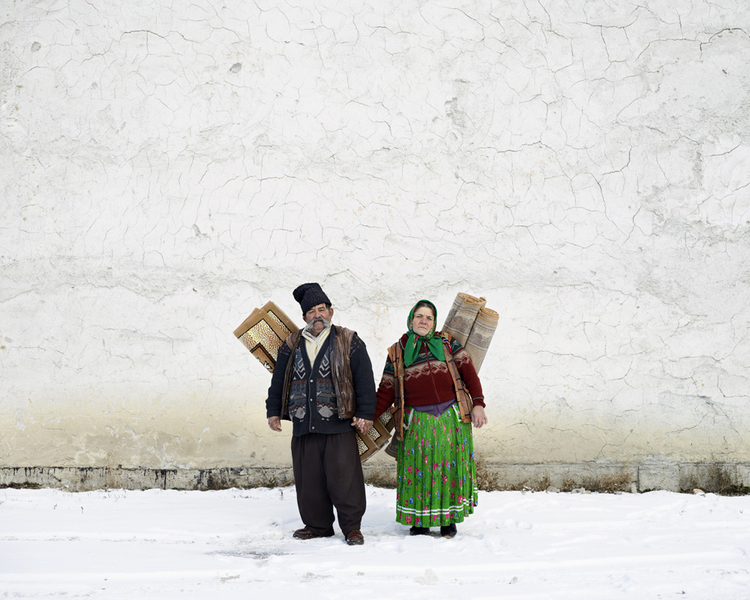Sprzedawcy dywanów z Pojoraty; fot. Tamas Dezso